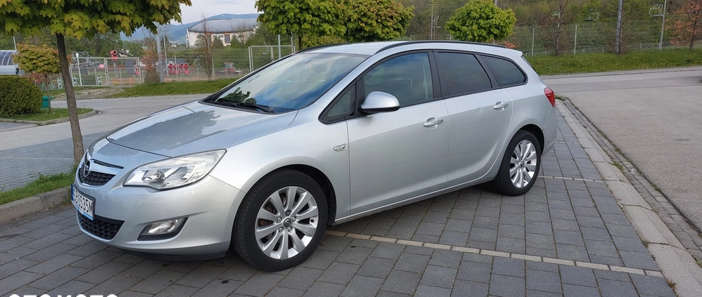 Opel Astra cena 20000 przebieg: 228000, rok produkcji 2011 z Biała małe 92